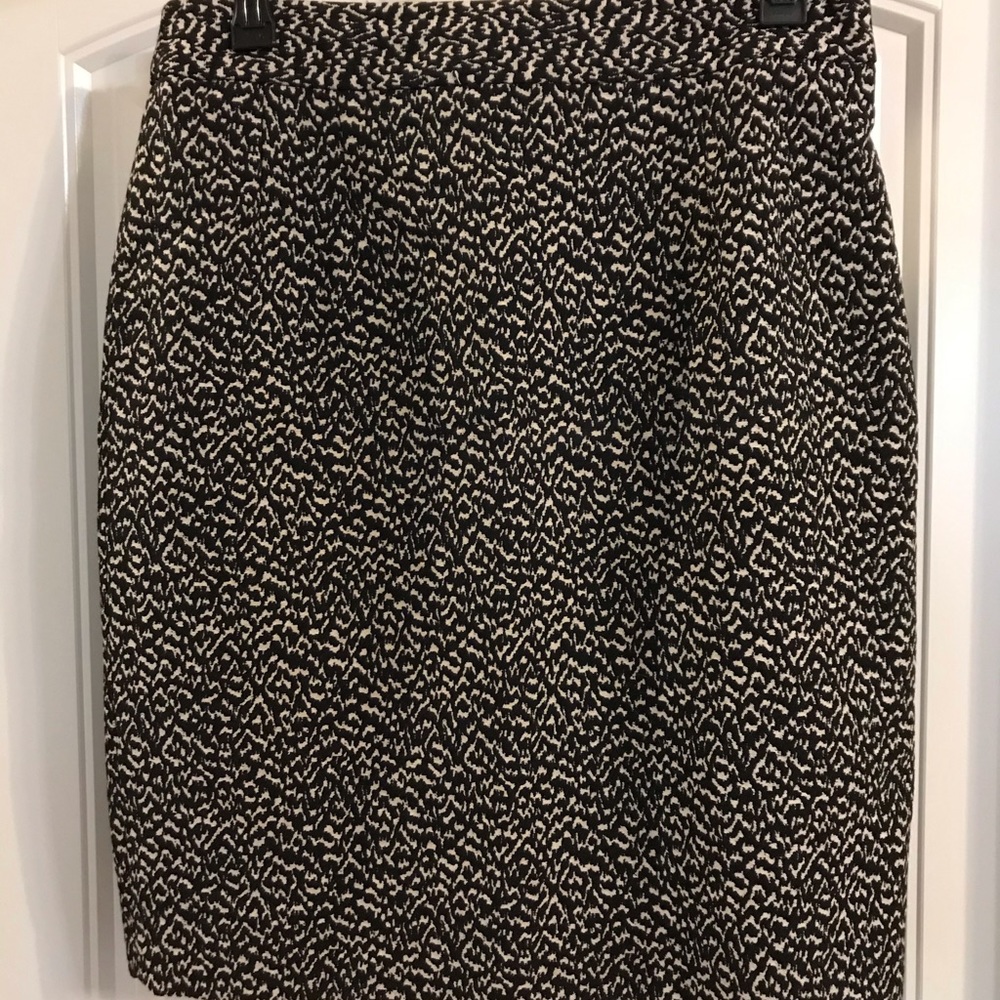 Harold’s Printed Black/Cream Skirt